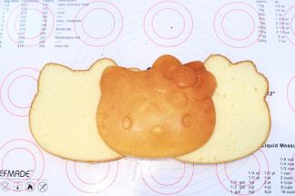 将蛋糕胚平均分成三片