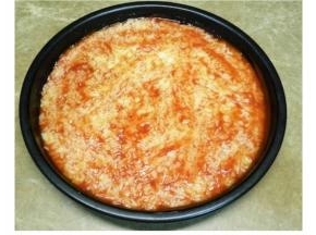 米飯先抹一層番茄醬，這時烤箱預熱180度。