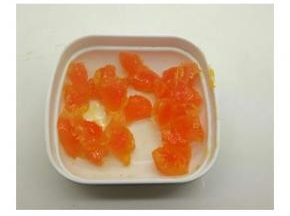 咸蛋黃捏碎