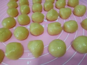 均匀的分成大约10克一份，大约35个