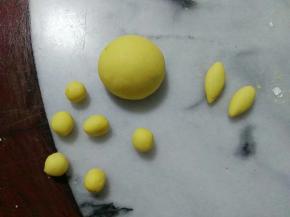 一个蟹由一个圆(30克)，
6个小圆，2个椭圆组成。
大圆是30克。小圆和椭圆要相应减小。