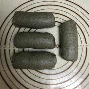 加盖保鲜膜松弛16分钟。