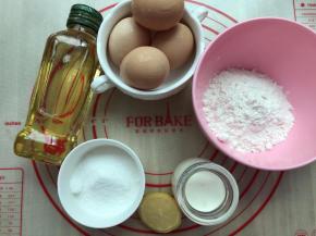 做蛋糕我们要先把所有的材料都准备好，以防手忙脚乱