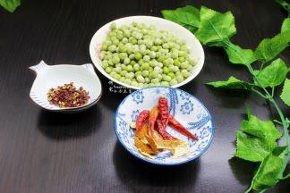 准备食材：甜豆、干辣椒、花椒、陈皮、椒盐