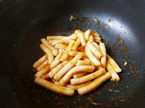 让其包裹上一层糖汁