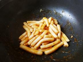 让其包裹上一层糖汁