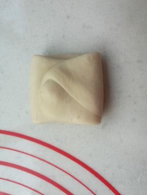 两边折叠。调转90度。