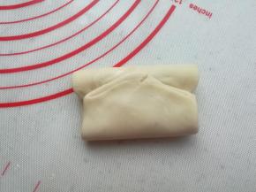 两边折叠。