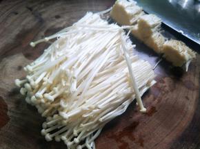 金针菇洗干净去头弄散