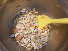 最后加入花生碎，拌匀。