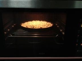 放入烤箱中层180度20分钟