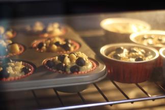 放入180度预热好的烤箱，烤制25分钟，最后几分钟注意上色，颜色深了可以盖上锡纸