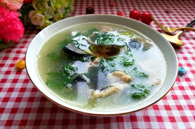 芹菜叶皮蛋瘦肉汤