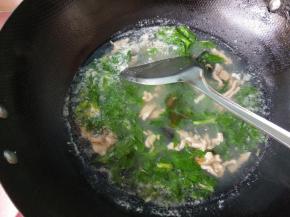 放鸡精，小麻油，可以出锅啦！