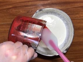 倒入果茸，搅匀