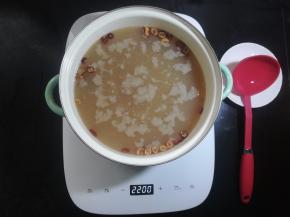 大火煮开，最好看着一点，防止溢出锅