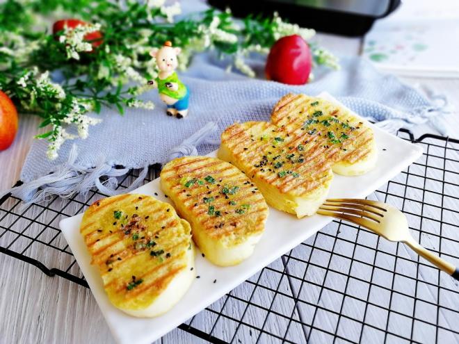 快手早餐+葱香黄金馒头片