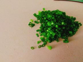 香葱切成葱花