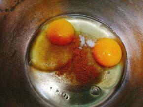 加入适量盐，五香粉