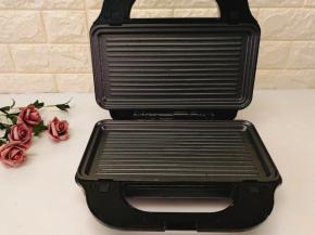 取出多功能华夫饼机，装上模具