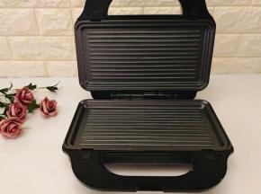 取出多功能华夫饼机，装上模具