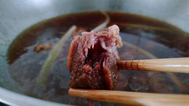 到点以后尝一下味道放入味精即可断火。