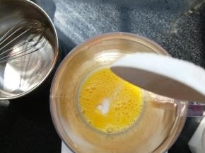 加入2克食用盐搅匀。