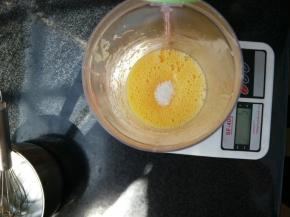 加入白糖也可以换成木糖醇，不喜欢甜的可以适量减少10左右的白糖。