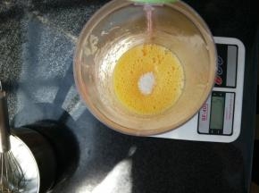加入白糖也可以换成木糖醇，不喜欢甜的可以适量减少10左右的白糖。