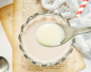 加一小勺炼乳。