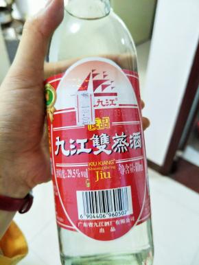 适量的酒，随便什么酒都可以，家里只有这种，所以就用这种