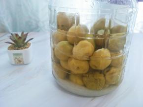 腌的越久越好，等待粗盐全部融化！！！