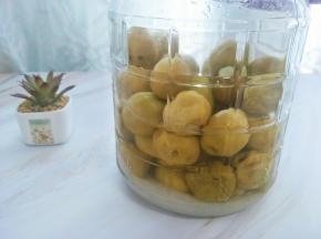 腌的越久越好，等待粗盐全部融化！！！