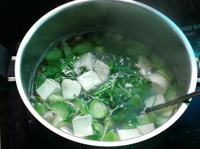 最后加点盐油调味，撒上香菜段就好了