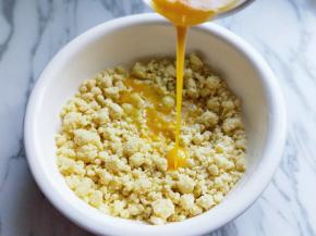 再加入打散的全蛋液。