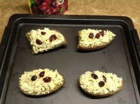 放上蔓越莓装饰一下