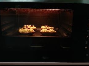 烤箱预热，180度中层20分钟