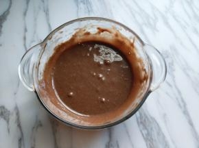 再次用手动打蛋器打至均匀，静止10分钟。