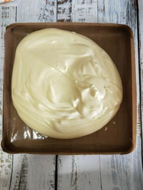 混合好后倒入金盘中