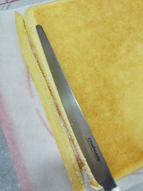 晾凉后把对应的两边45度角斜切一刀