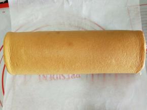 卷起来就好了，然后包好放冰箱冷藏定型1小时以上