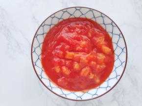 开大火收汁至酱汁浓稠。关火盛起备用。