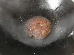 再倒入适量水淀粉烧开至浓稠状态