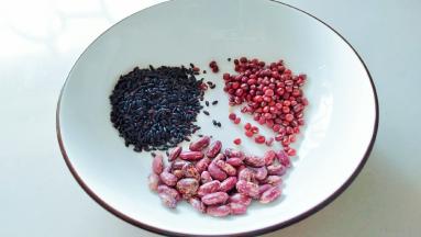 提前准备黑米，红豆，红芸豆。