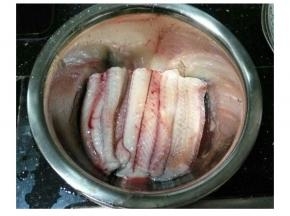 腌好的鳗魚切片