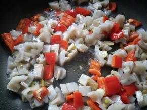 放少量的水，炖煮片刻。