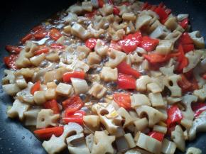 炒至收干部分汁水，关火。