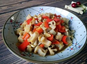 一道美味脆爽的蚝油藕丁制作完成。