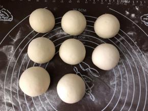 同样的方法把八个都包好。