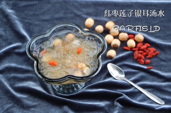 红枣莲子银耳糖水